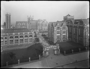 Høyvinkelvisning av campus ved City College of New York, New York City, 16. juli 1914 av William Davis Hassler