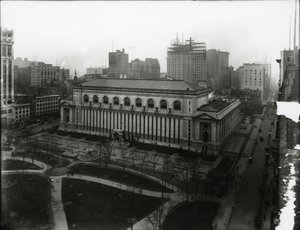 New York Public Library og Bryant Park, ca. 1910-21 av William Davis Hassler