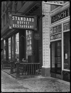 Skilt til Standard Buffet Restaurant, Fourth Avenue mellom E. 31st og 32nd Street, New York City, 6. februar 1917 av William Davis Hassler