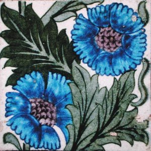 Fliser med blomsterdesign (keramikk) av William de Morgan