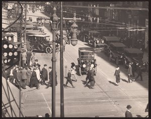 Sixth Street ser nordover fra Olive Street av William G. Swekosky