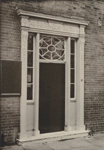 Doorway, Newbury, Berks (s/hvitt bilde) av William Galsworthy Davie