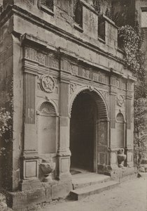 Døråpning, veranda ved Gate House, Kenilworth (s/hv-bilde)