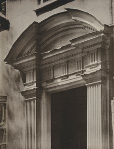 Doorway, The Conservative Club, Lewisham (s/hvitt bilde) av William Galsworthy Davie