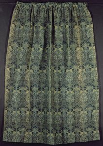 Gardin i "Honeycomb"-design (teppe) av William Morris