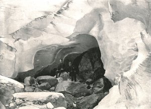 Rockies: isgrotte i Great Glacier, Mount Sir Donald, Canada, 1895.