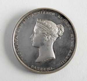 R.A. medalje tildelt George Frampton 10.12.1884 for den beste modellen av en figur (metall)