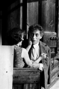 Alberto Giacometti i sitt hjemmeverksted, med sin kone Annette Arm (s/hv-bilde