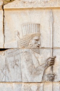 Gammelt relieff av Achaemenid; persisk med lanse; soldat fra Immortal Guard på Apadana-palasset; arkeologisk funnsted; den gamle persiske byen Persepolis; UNESCOs verdensarvliste; Fars-provinsen; Iran; Asia