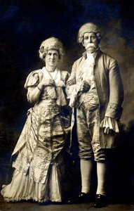 Par i fancy kjole fra 1700-tallet (bilde) av Hippolyte Lalaise Devéria