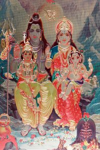 Gud Shiva og gudinnen Parvati med sønnen Ganesha. av . .
