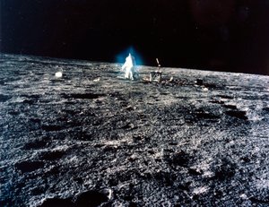 Bemannet romfart, USA, Apollo 12 Apollo 12-astronaut på månen av Ferdinand Georg Waldmuller