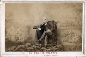 Paris Commune: "Frankrike i fred"" portrett av Louis Adolphe Thiers (1797-1877) sittende på dragen, trolig symbol på kommunen av Frederick (attr. to) Barnard