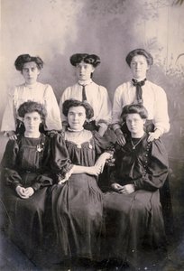 Det huslige personalet på et landsted, ca. 1898 (bilde) av . .