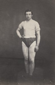 Ung mann i atletisk antrekk av attributed to Oliver H. Willard