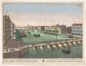 Gezicht op de Binnen-Amstel tussen de Blauwbrug en de Hogesluis te Amsterdam El rio Amstel, que por adentro mirahacia el puente de la represa de l