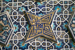 Polykrom flisedekorasjon, Jameh-moskeen (fredagsmoskeen) (Unescos verdensarvliste, 2012), Isfahan (Esfahan), Iran av Theodore Charles Ange Coquelin