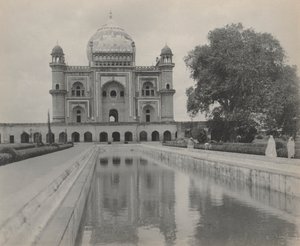 Safdarjung-graven, Delhi av studio of A. W. A. Plâté Studio (Ceylonese)