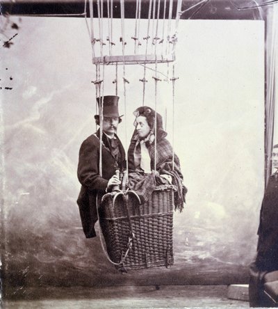 Fotografisk portrett av fotograf og aerostatpilot Felix Tournachon dit Nadar (1820-1910) og hans kone poserer i en ballongkurv av Nadar