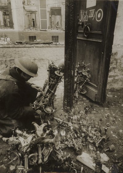 Cambrai, lysestaker bundet i bunter, klar fra fjerning av tyskerne, men etterlatt av (after) English photographer