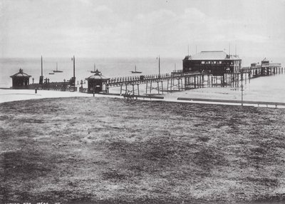Lytham Pier (s/h-bilde) av (after) English photographer