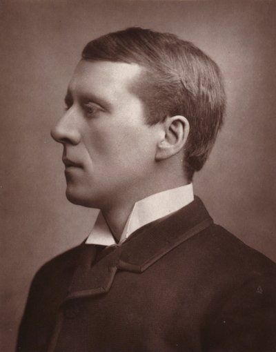  av (after) English photographer