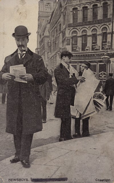 Newsboys (s/hvitt bilde) av (after) English photographer