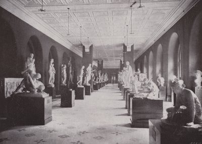 Sculpture Hall, Victoria and Albert Museum (s/hv-bilde) av (after) English photographer