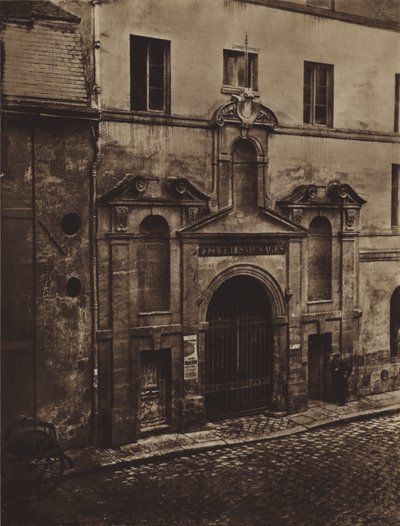 Inngang til Hospice des Menages rue de Sevres i 1868 (s/hvitt-bilde) av (after) French Photographer