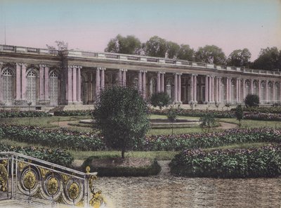 Grand Trianon, Facade sur les Jardins, Great Trianon, Forfra på hagen (farget bilde) av (after) French Photographer