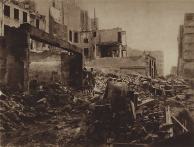 Haussmann har nettopp vært der! (s/hvitt bilde) av (after) French Photographer