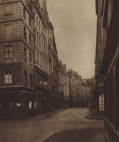 Rue de la Ferronnerie, tatt fra rue de la Reynie, begynnelsen av gaten gjenstår fortsatt (s/hv-bilde) av (after) French Photographer