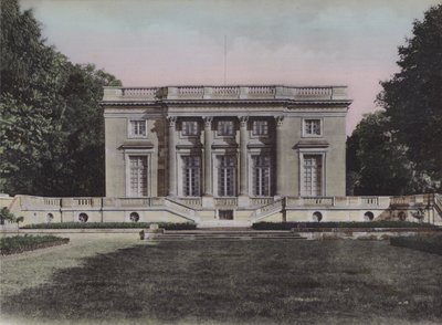 Le Petit Trianon, The Little Trianon (farget bilde) av (after) French Photographer