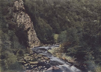 Gorges de la Cere mellom Siran og Lamativie (farget bilde) av (after) French Photographer