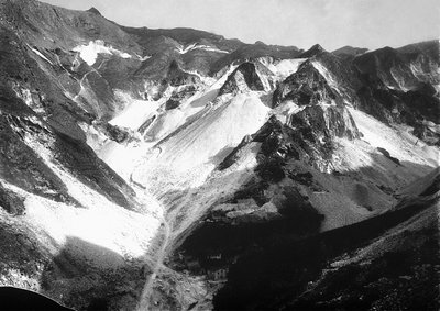Marmorbrudd i Apuan-alpene, i Toscana (s/hvitt-bilde) av A. Corsini