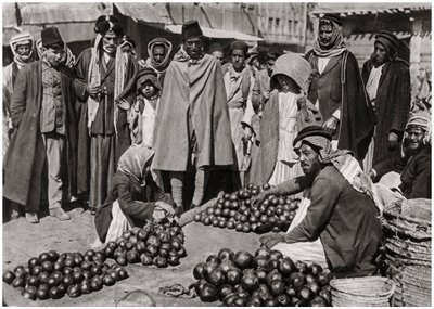 Fruktmarked i Bagdad, Irak, 1925 av A. Kerim