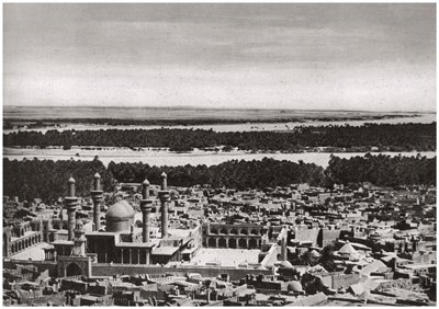 Kadhimiya, den hellige byen nær Bagdad, fra et fly, Irak, 1925 av A. Kerim