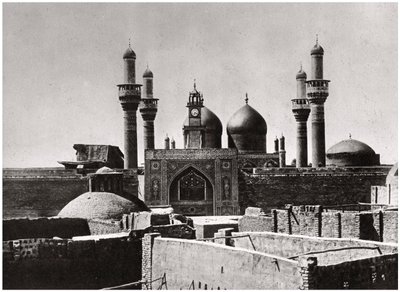De gylne kuplene og minaretene til al-Kadhimiya-moskeen, Bagdad, Irak, 1925 av A. Kerim