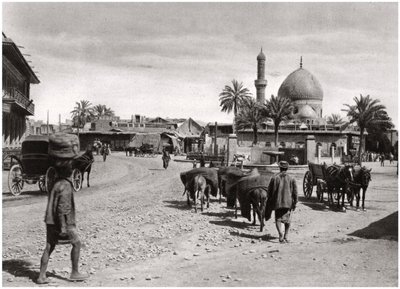 Utsikt over en gate fra Nordporten, Bagdad, Irak, 1925. av A. Kerim