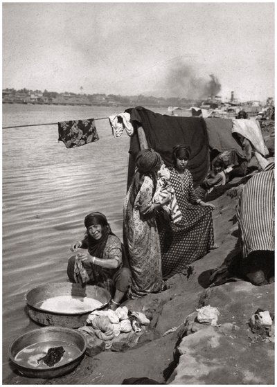 Vaskekvinner på bredden av Tigris, Bagdad, Irak, 1925 av A. Kerim