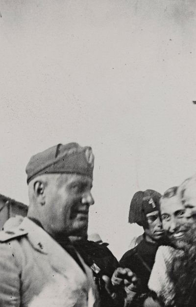 Album "Duce": Benito Mussolini under et offisielt besøk på Sicilia (s/hv-bilde) av A. Scarlata