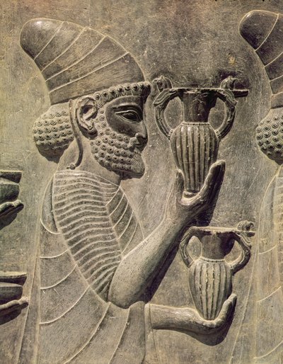 Fønikisk bærer to vaser som et tilbud, detalj av reliefffrisen på østtrappen til Apadana, Achaemenian periode, ca. 515 f.Kr. av Achaemenid