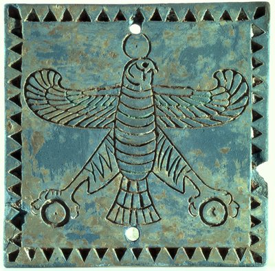 Flis som viser en ørn, 500–480 f.Kr. (glasert keramikk) av Achaemenid