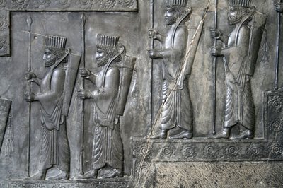 Veggutskjæring som viser den kongelige garde, Tachara, Persepolis, ca. 6.-5. århundre f.Kr. (gråstein) av Achaemenid