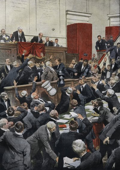 En stormfull sitting i det italienske representantskapet under en budsjettdebatt. MP Chiesa suspenderer avstemningen ved å kaste stemmeurnen. “La Domenica del Corriere” av Achille Beltrame