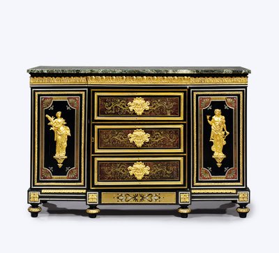 Sen Louis XVI ormolu-montert boulle-marquetry sideskap av Adam (attr. to) Weisweiler