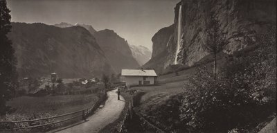 Valley of Lauterbrunnen, Sveits (fra albumet Charbons de Braun - utsikt tatt med den mobile panoramalinsen, 1868) av Adolphe Braun