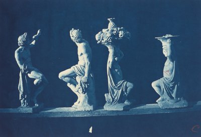 Fire statuer av Adolphe Terris