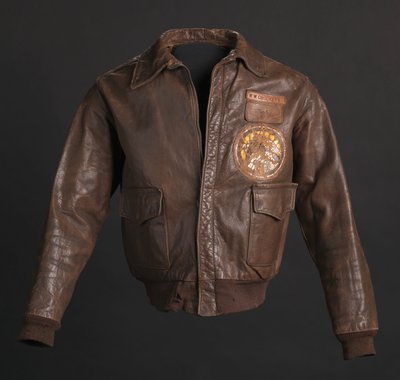 Tuskegee Airman flyjakke båret av oberstløytnant Woodrow W. Crockett, 1942. av Aero Leather Clothing Co.