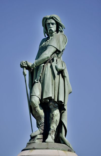 Kolossal statue av Vercingetorix (72-46 f.Kr.), gallisk leder - Skulptur av Millet Aime (1819-1891) 6,60 m høy erige i 1865 på den vestlige delen av Mont Auxois (base 7 m høy av Viollet Le Duc) Alise Sainte Reine 1865 av Aime Millet
